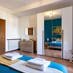 Apartment Golden Tree - Castelletto Ticino - Private Garage - Wifi Castelletto sopra Ticino