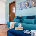 Golden Tree - Castelletto Ticino - Private Garage - Wifi Apartment *