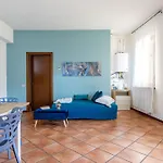 Daire Golden Tree - Castelletto Ticino - Private Garage - Wifi