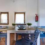 Golden Tree - Castelletto Ticino - Private Garage - Wifi Daire *