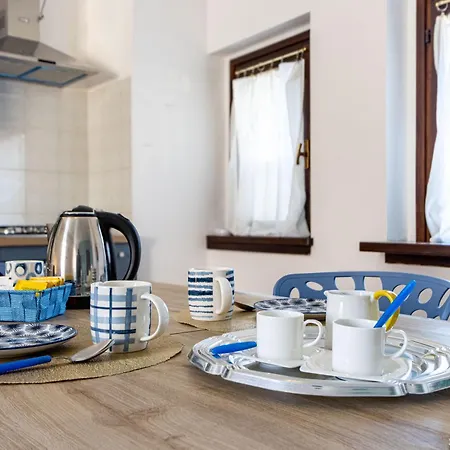 Golden Tree - Castelletto Ticino - Private Garage - Wifi Apartament