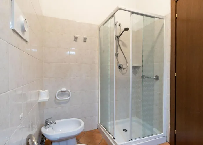 Golden Tree - Castelletto Ticino - Private Garage - Wifi