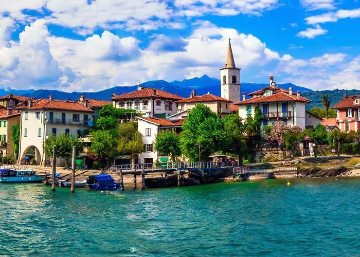 Golden Tree - Castelletto Ticino - Private Garage - Wifi Daire Castelletto sopra Ticino